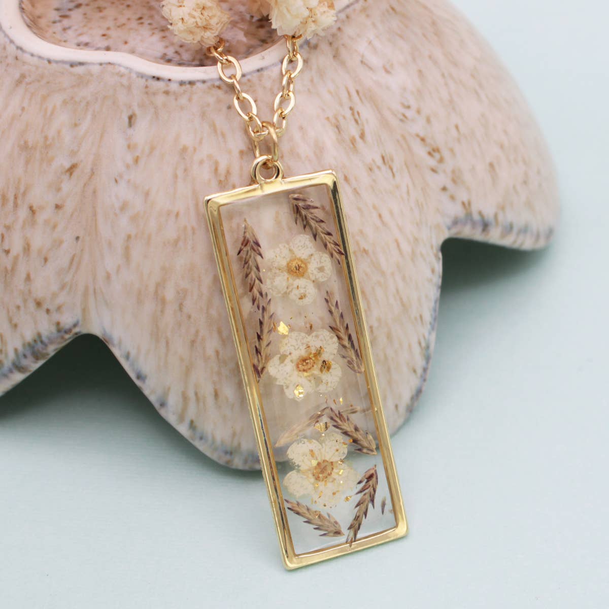 Collar de barra con diseño floral de pradera blanca
